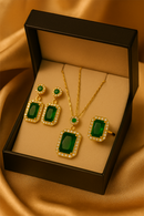 Conjunto de Joias Femininas – Elegância em 3 Peças com Pedra Verde Esmeralda – Inclui Anel, Colar e Brincos