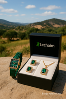 Conjunto Elegância Verde Lechaim –Relógio em Quartzo e Pulseira Em Couro, Colar, Brincos e Anel em Verde Esmeralda Criação e Zircônias Selecionadas